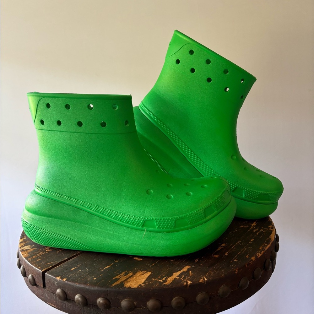 Croc’s Classic Crush Grass Green boots. Mint! Worn once. Wos 10/Men’s 8. Beauts!